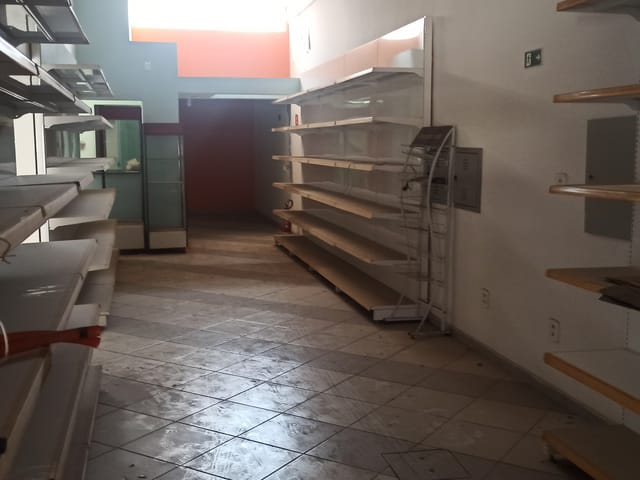 Prédio com 1400m², à venda, no bairro Centro em Taubaté