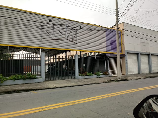 Prédio com 1505m², para alugar, no bairro São Benedito em Pindamonhangaba