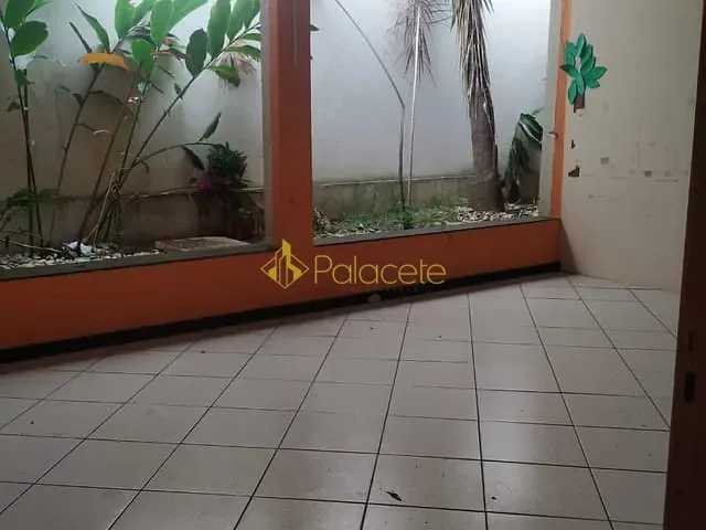 Prédio com 1505m², para alugar, no bairro São Benedito em Pindamonhangaba