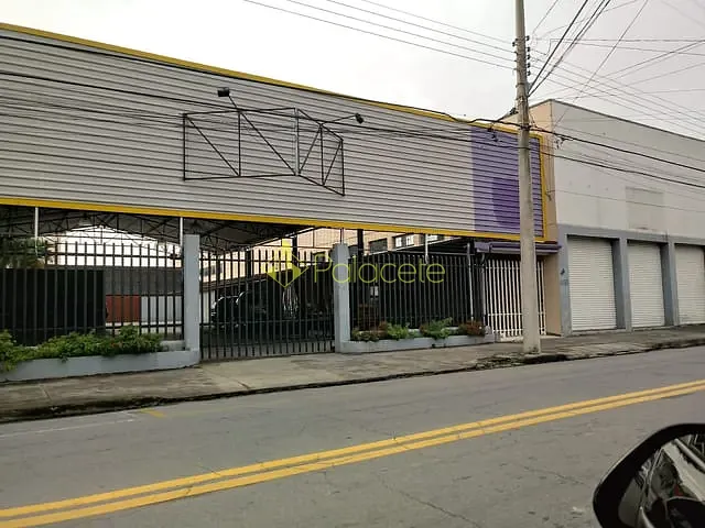 Prédio com 1505m², para alugar, no bairro São Benedito em Pindamonhangaba