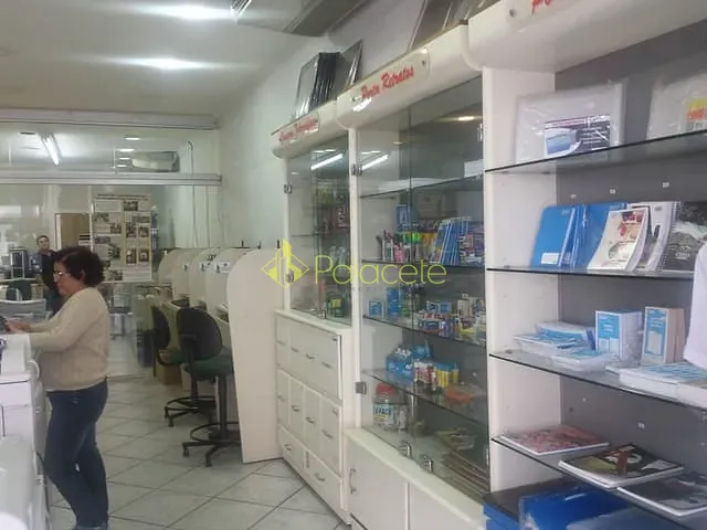Comercial com 127m² 3 quartos e 5 banheiros, para alugar, no bairro Centro em Pindamonhangaba