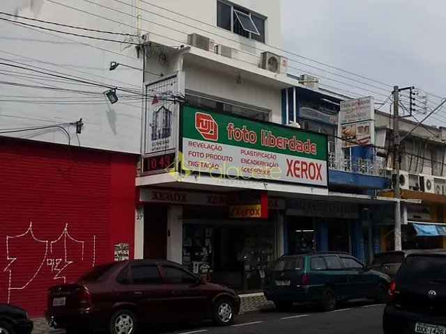Comercial com 127m² 3 quartos e 5 banheiros, para alugar, no bairro Centro em Pindamonhangaba