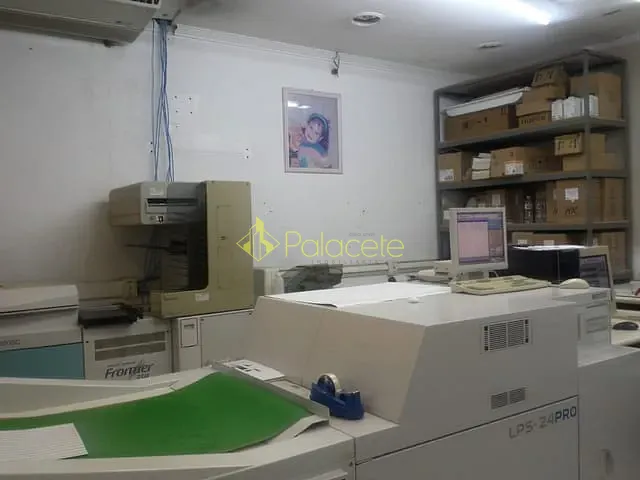 Comercial com 127m² 3 quartos e 5 banheiros, para alugar, no bairro Centro em Pindamonhangaba