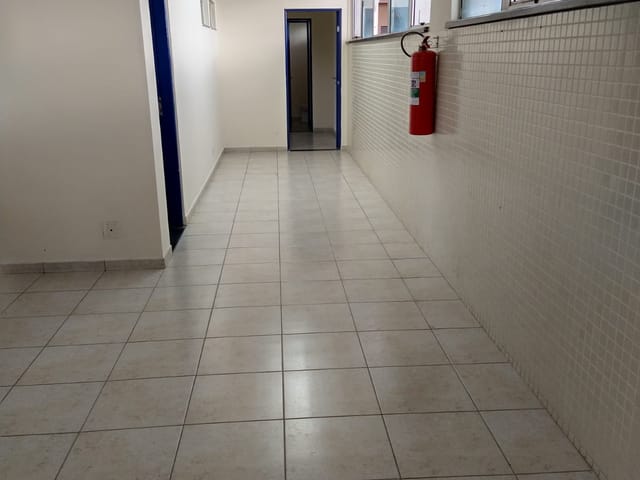Sala com 26m², para alugar, no bairro Centro em Pindamonhangaba