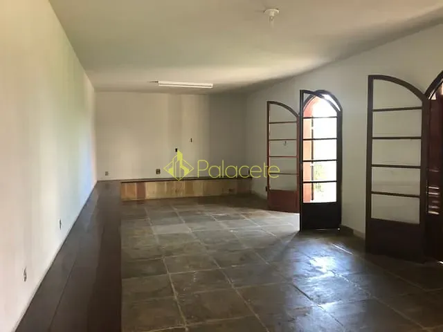 Comercial com 786m² 4 quartos e 4 banheiros, à venda, no bairro Jardim Boa Vista em Pindamonhangaba