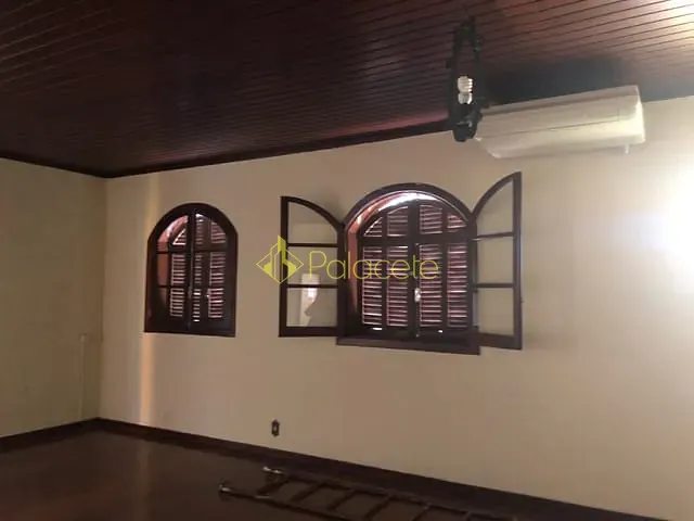 Comercial com 786m² 4 quartos e 4 banheiros, à venda, no bairro Jardim Boa Vista em Pindamonhangaba