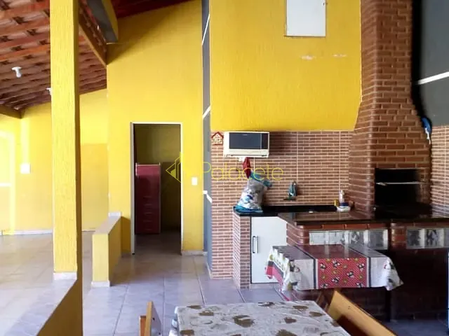 Loja com 256m² 1 quarto e 2 banheiros, à venda, no bairro Jardim Carlota em Pindamonhangaba