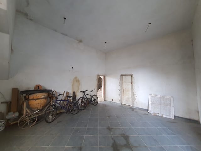 Prédio com 865m², à venda, no bairro Areao em Taubaté