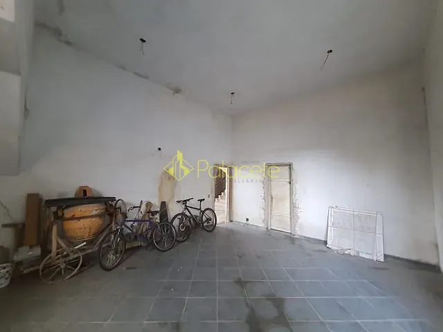 Prédio com 865m², à venda, no bairro Areao em Taubaté