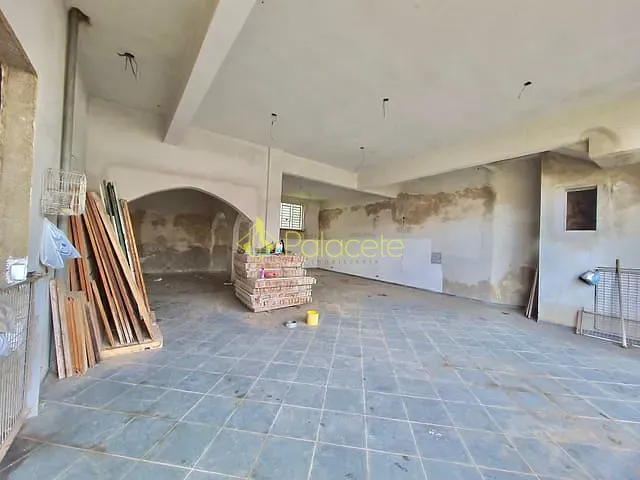 Prédio com 865m², à venda, no bairro Areao em Taubaté