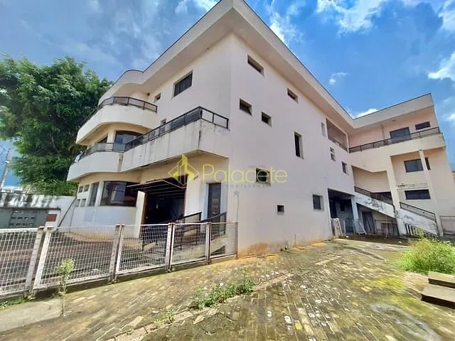 Prédio com 865m², à venda, no bairro Areao em Taubaté