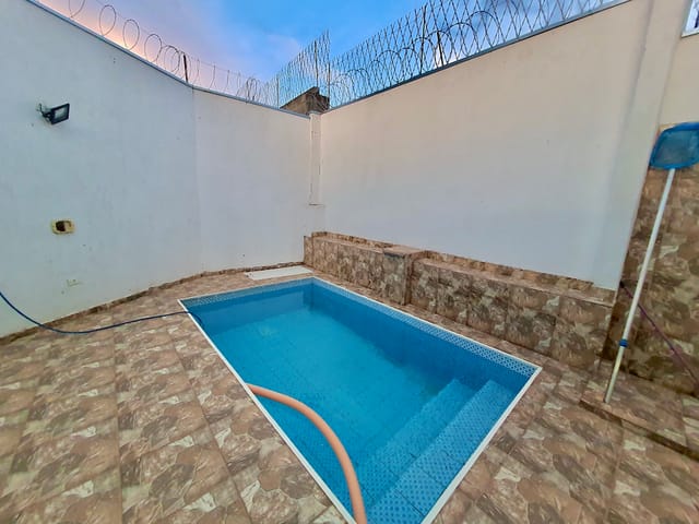 Prédio 1 quarto e 2 banheiros, à venda, no bairro Jardim Baronesa em Taubaté