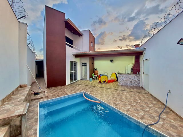 Prédio 1 quarto e 2 banheiros, à venda, no bairro Jardim Baronesa em Taubaté
