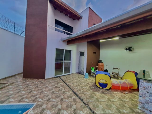 Prédio 1 quarto e 2 banheiros, à venda, no bairro Jardim Baronesa em Taubaté