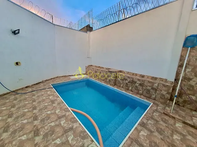 Prédio 1 quarto e 2 banheiros, à venda, no bairro Jardim Baronesa em Taubaté