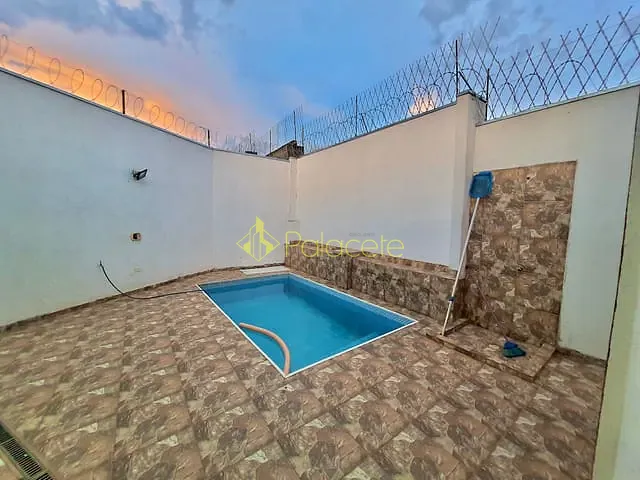 Prédio 1 quarto e 2 banheiros, à venda, no bairro Jardim Baronesa em Taubaté