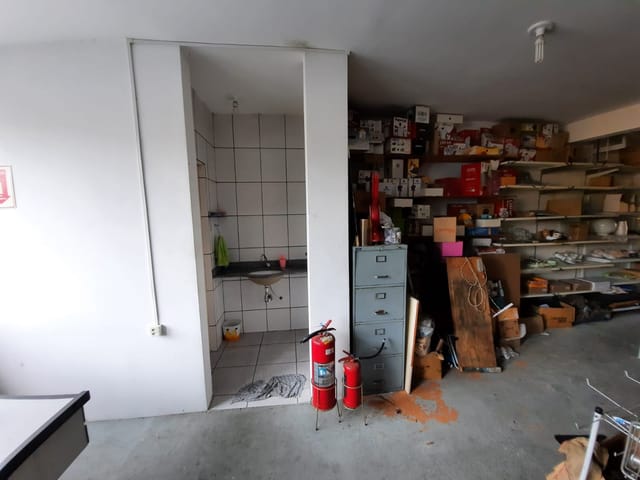 Loja com 253m², para alugar, no bairro Centro em Pindamonhangaba