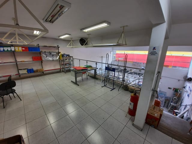 Loja com 253m², para alugar, no bairro Centro em Pindamonhangaba