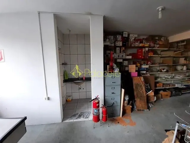 Loja com 253m², para alugar, no bairro Centro em Pindamonhangaba