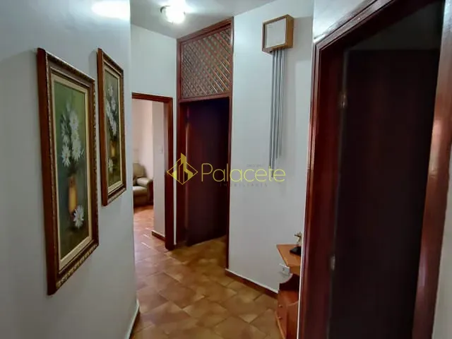 Comercial com 600m² 4 quartos e 3 banheiros, à venda ou para alugar, no bairro São Benedito em Pindamonhangaba