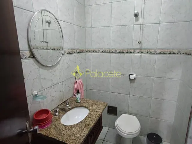 Comercial com 600m² 4 quartos e 3 banheiros, à venda ou para alugar, no bairro São Benedito em Pindamonhangaba