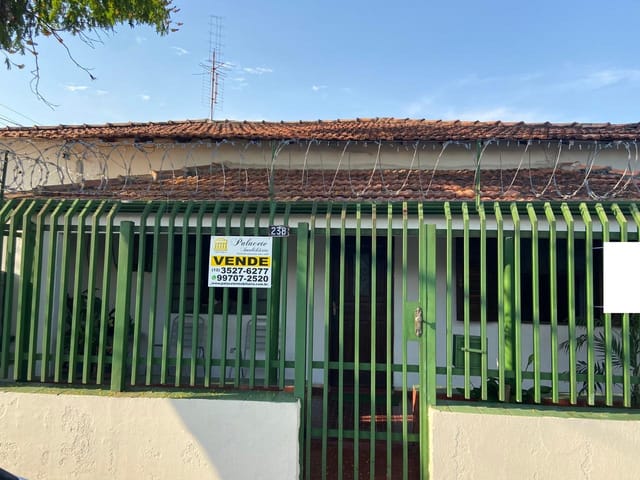 Comercial com 400m² 2 quartos e 2 banheiros, à venda, no bairro Estiva em Taubaté
