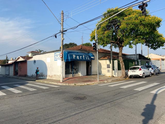 Comercial com 400m² 2 quartos e 2 banheiros, à venda, no bairro Estiva em Taubaté