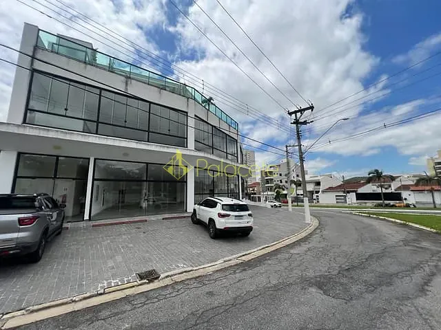 Loja com 485m², para alugar, no bairro Vila Paraíba em Guaratinguetá