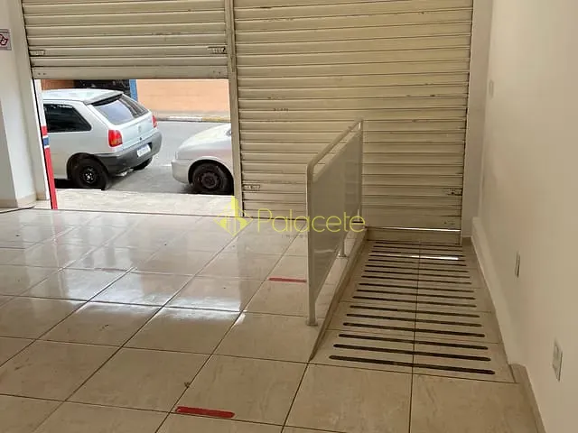 Loja com 82m², para alugar, no bairro Centro em Pindamonhangaba