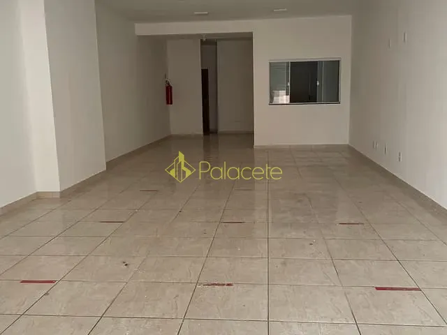 Loja com 82m², para alugar, no bairro Centro em Pindamonhangaba