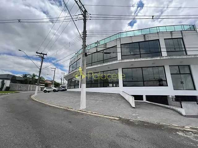 Loja com 485m², para alugar, no bairro Vila Paraíba em Guaratinguetá