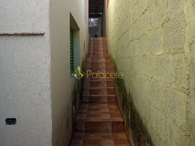 Prédio com 290m², à venda, no bairro Parque Senhor do Bonfim em Taubaté