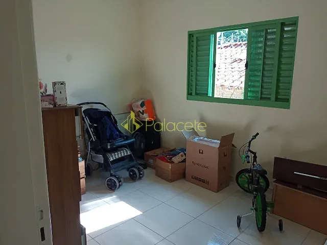 Prédio com 290m², à venda, no bairro Parque Senhor do Bonfim em Taubaté
