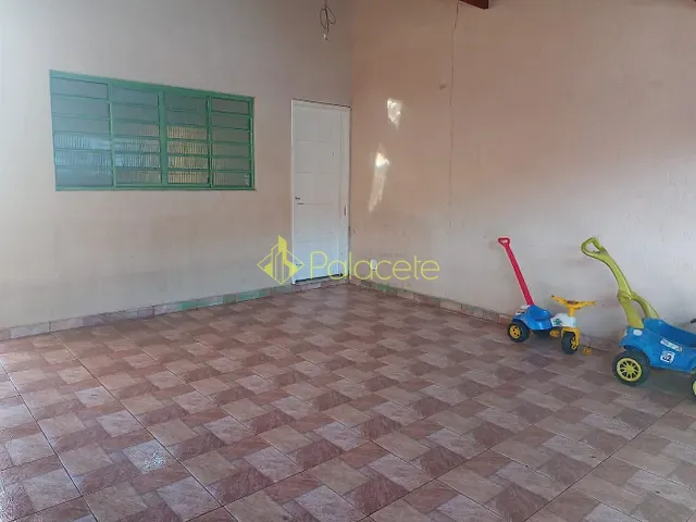 Prédio com 290m², à venda, no bairro Parque Senhor do Bonfim em Taubaté