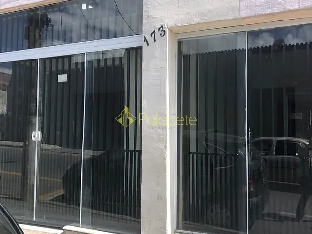 Prédio com 300m², à venda, no bairro Centro em Pindamonhangaba