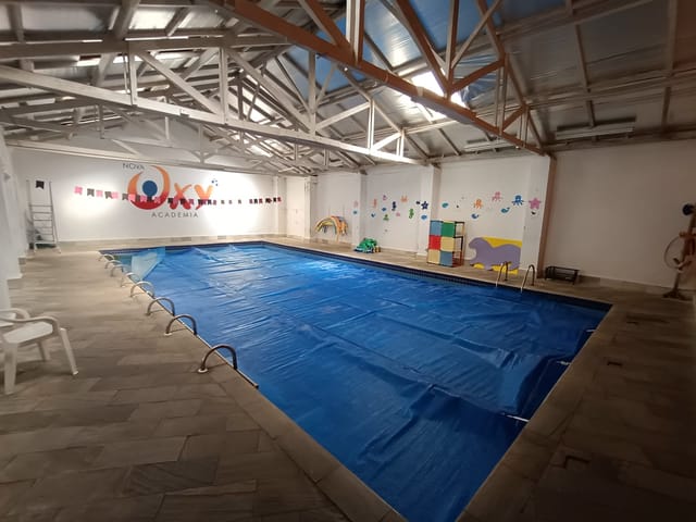 Prédio com 1180m², para alugar, no bairro Centro em Pindamonhangaba