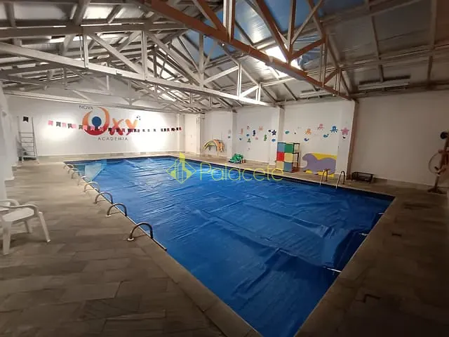 Prédio com 1180m², para alugar, no bairro Centro em Pindamonhangaba