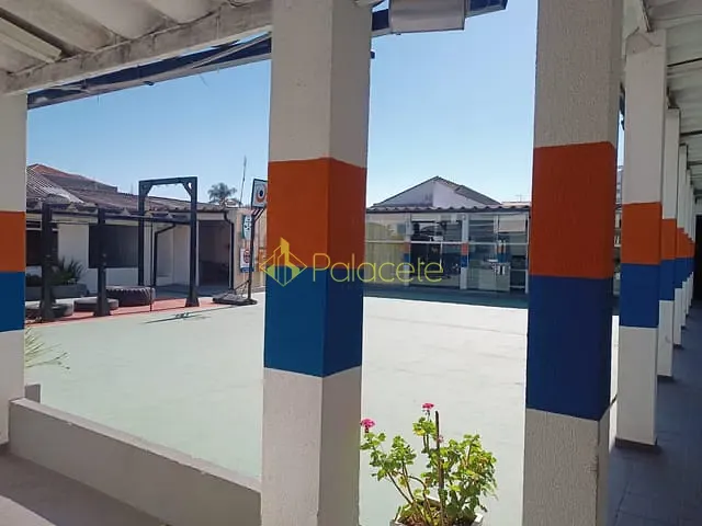 Prédio com 1180m², para alugar, no bairro Centro em Pindamonhangaba