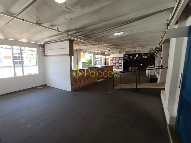 Prédio com 1180m², para alugar, no bairro Centro em Pindamonhangaba