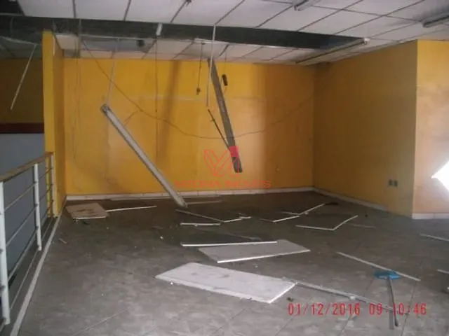 Loja com 500m², para alugar, no bairro CARAPINA em Serra