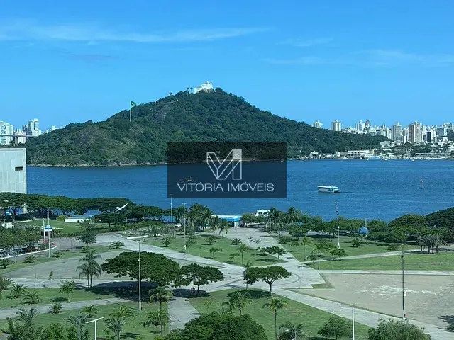 Comercial com 400m², para alugar, no bairro Enseada do Suá em Vitória