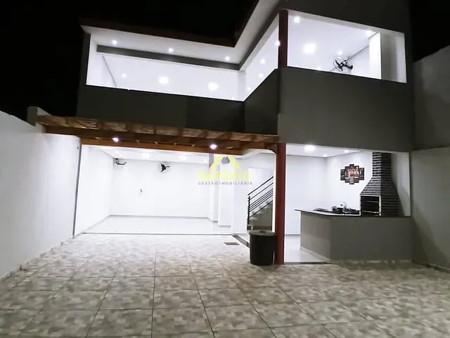 Casa com 200m², à venda, no bairro Residencial Vila Martins em Salto