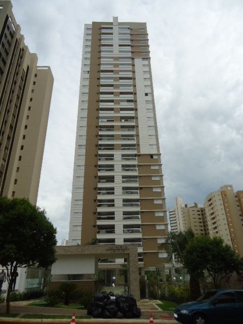 Empreendimento com 216m² 3 quartos e 4 banheiros, à venda, no bairro Santa Rosa em Londrina