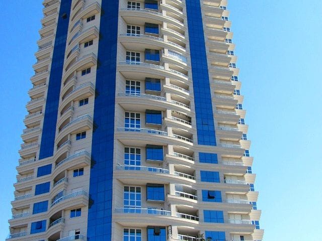 Empreendimento com 214m² 3 quartos e 4 banheiros, à venda, no bairro Bela Suiça em Londrina