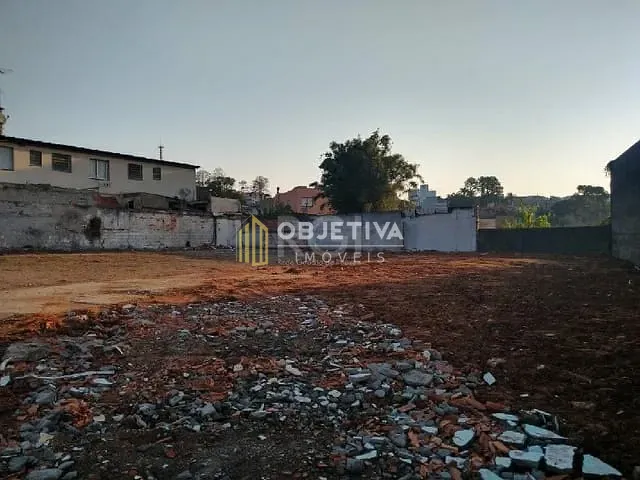 Terreno à venda, no bairro Vila Jardim em Porto Alegre