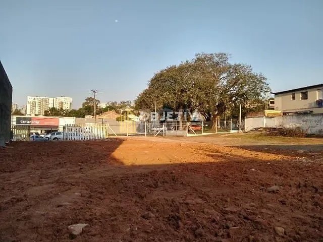 Terreno à venda, no bairro Vila Jardim em Porto Alegre