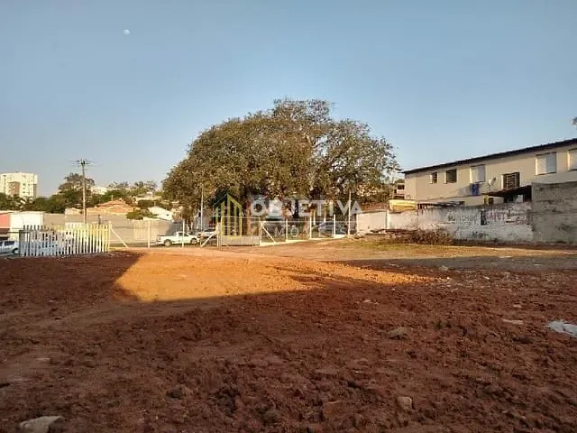 Terreno à venda, no bairro Vila Jardim em Porto Alegre