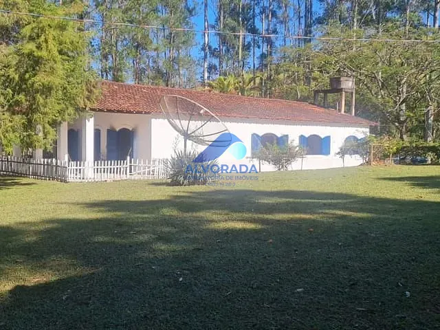 Fazenda com 556600m² 4 quartos e 3 banheiros, à venda, no bairro Zona Rural em Monteiro Lobato