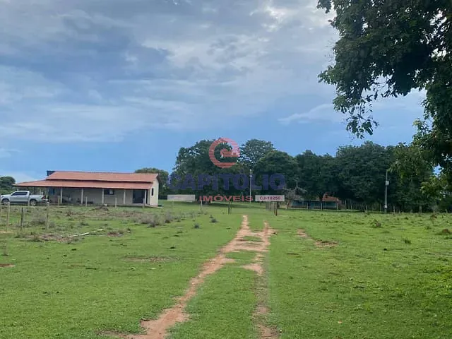 Fazenda com 40m² 3 quartos e 2 banheiros, à venda, no bairro Central em Jussara