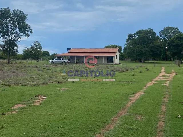 Fazenda com 40m² 3 quartos e 2 banheiros, à venda, no bairro Central em Jussara